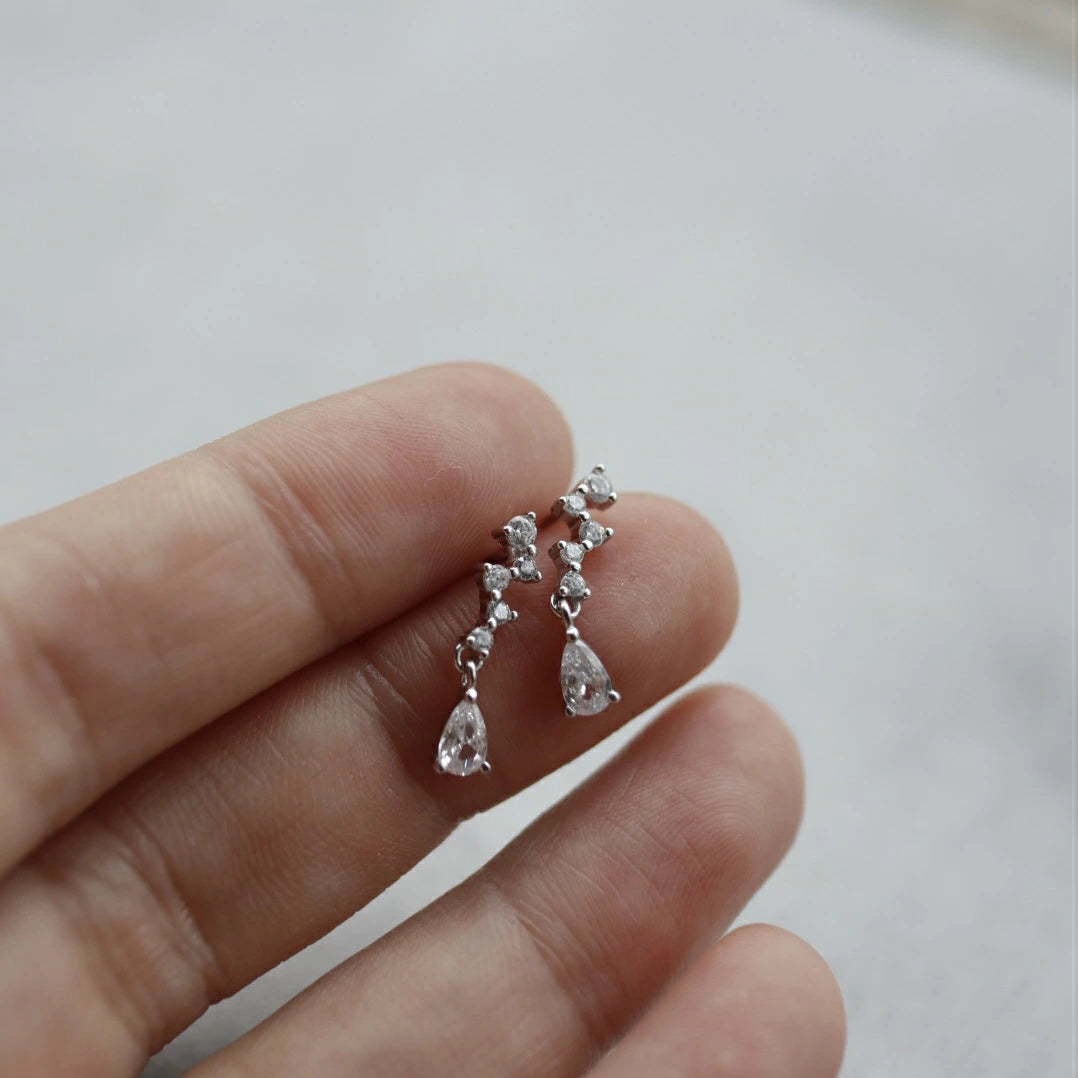 P157 silver925 zirconia line pierce
