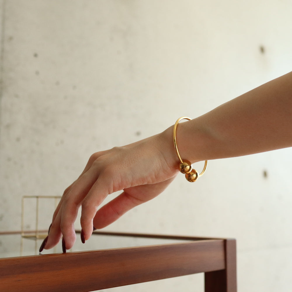 N154 stainless ball bangle