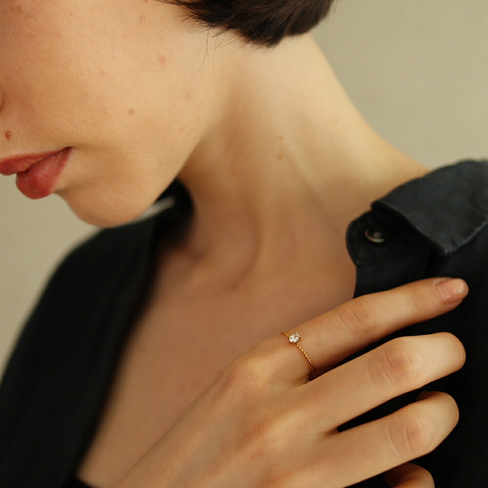 R010 stainless twist delicate ring