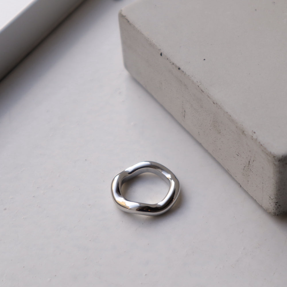 R021 stainless wave ring