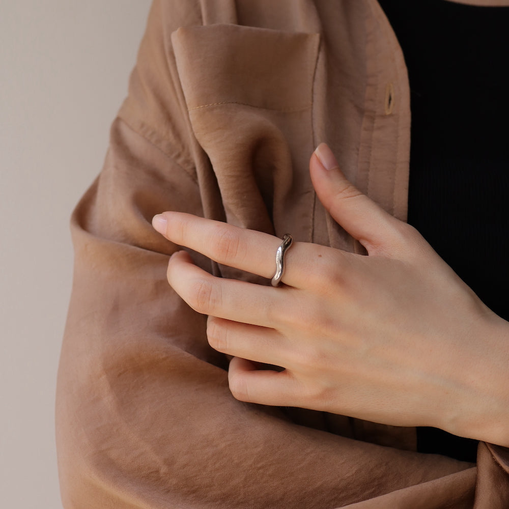 R021 stainless wave ring