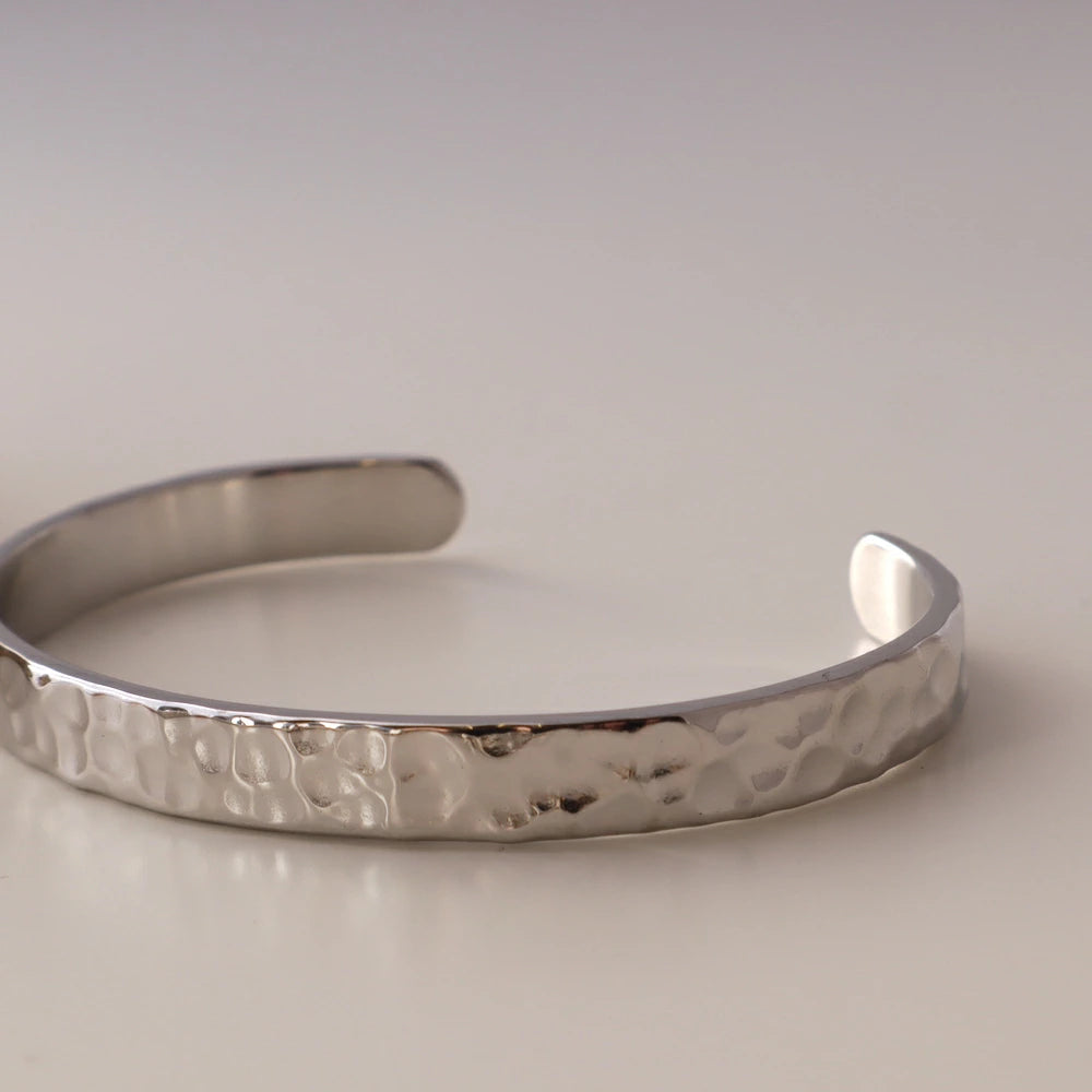 N230 stainless hammered eyes bangle