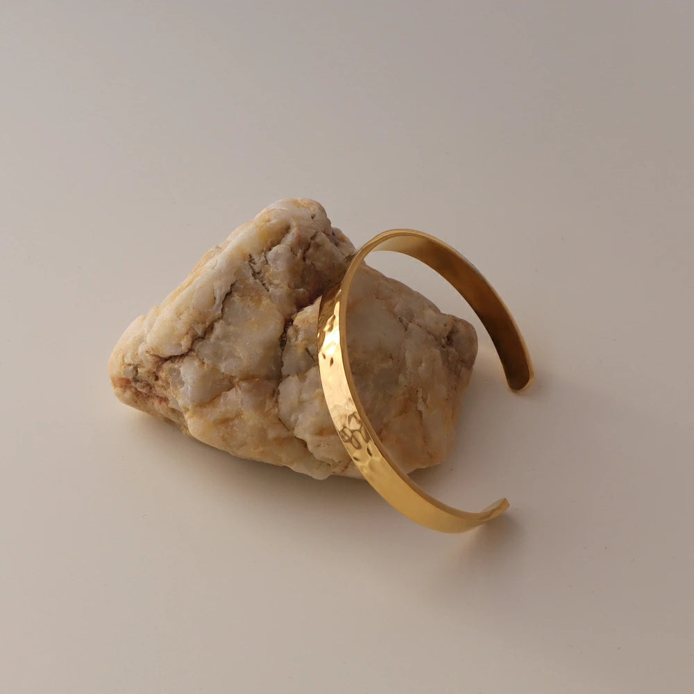 N230 stainless hammered eyes bangle