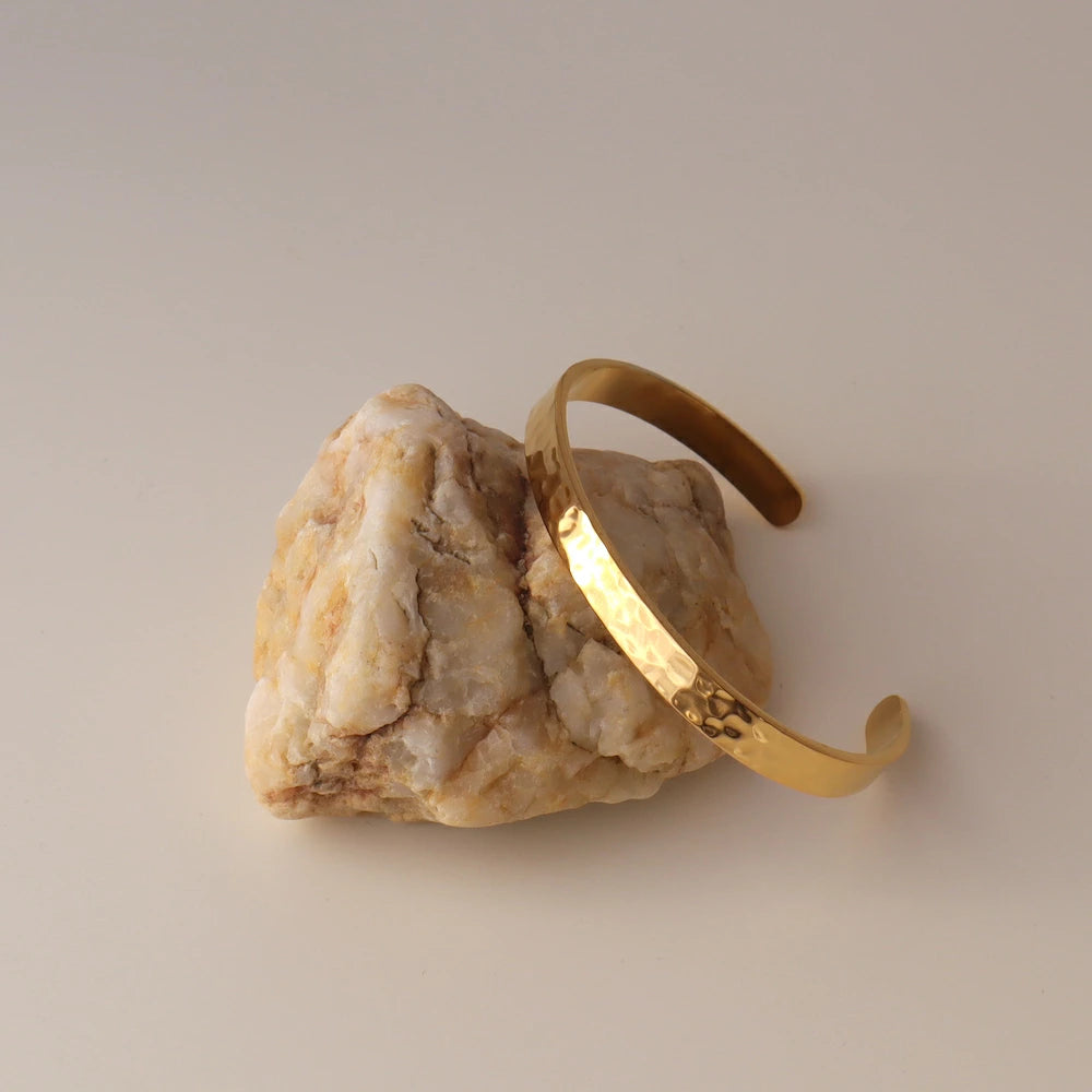 N230 stainless hammered eyes bangle