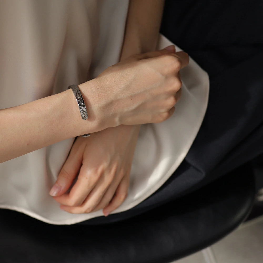 N230 stainless hammered eyes bangle