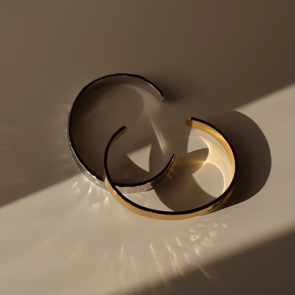 N230 stainless hammered eyes bangle