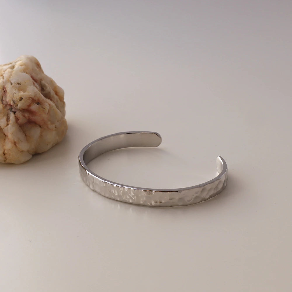 N230 stainless hammered eyes bangle