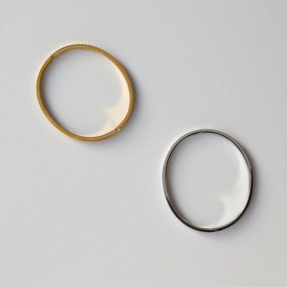 N235 stainless vintage like cut bangle