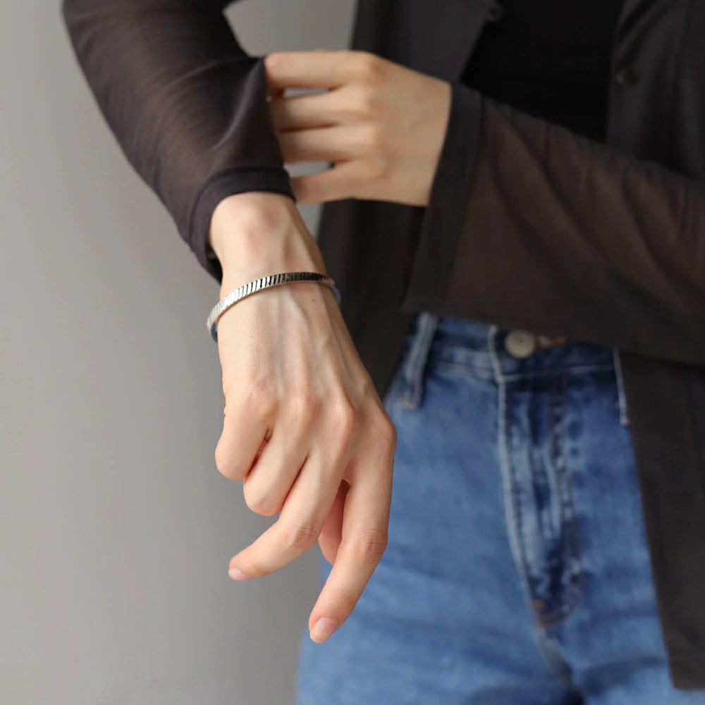 N235 stainless vintage like cut bangle