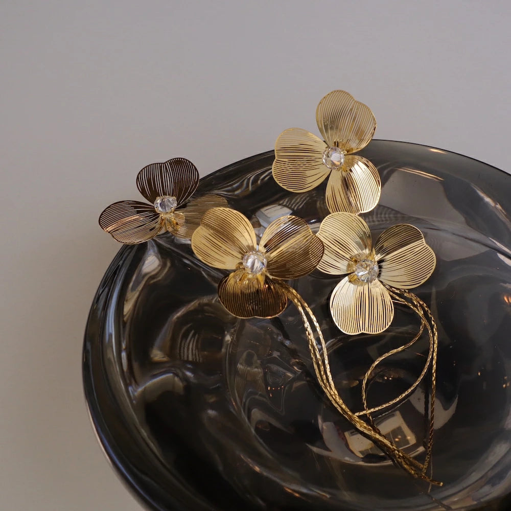 P416 oversized gold flower pierce
