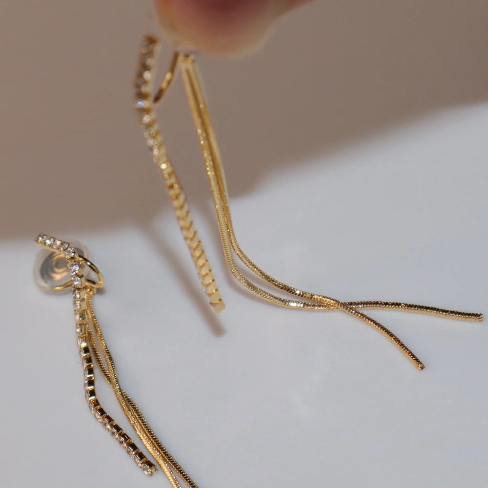 P446 long zirconia chain earring