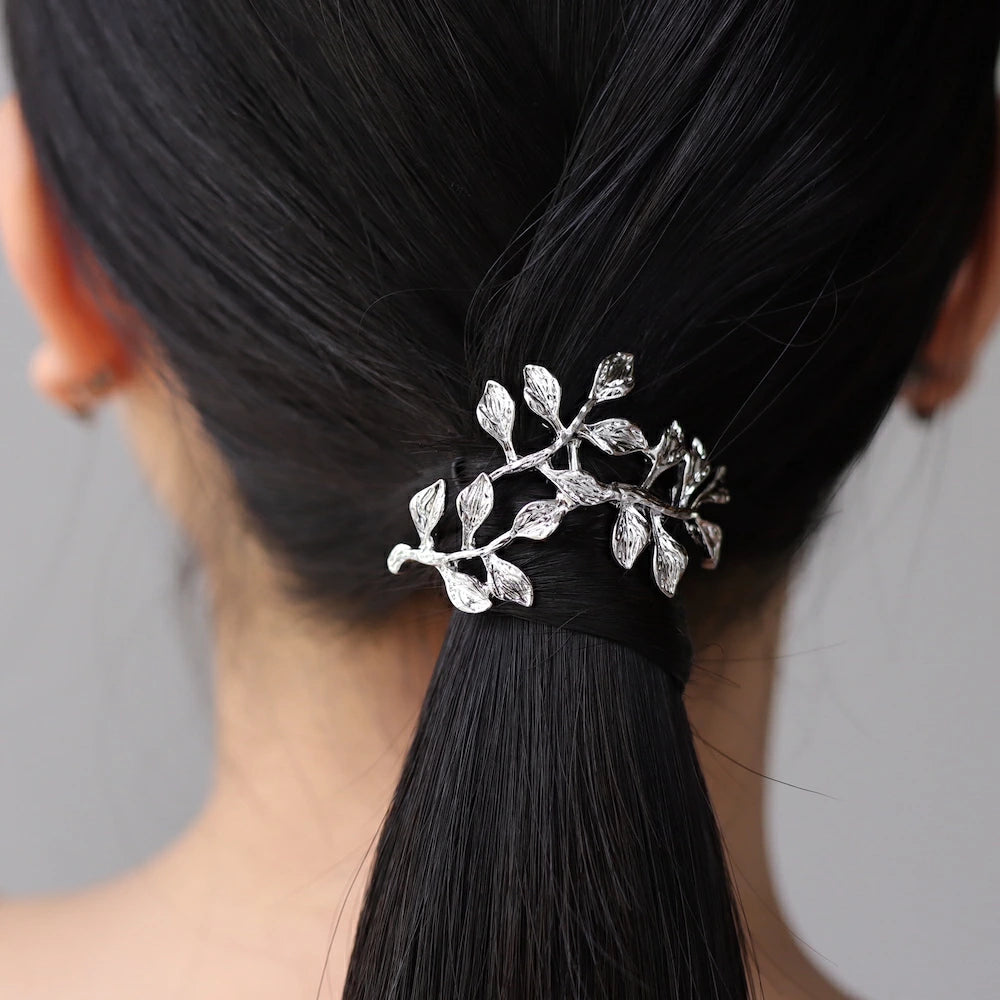 H016 leaf motif pony hook