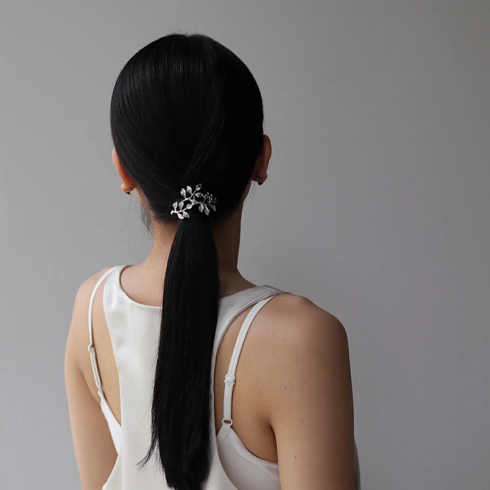 H016 leaf motif pony hook