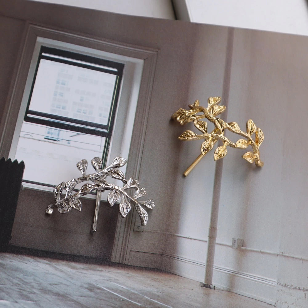 H016 leaf motif pony hook