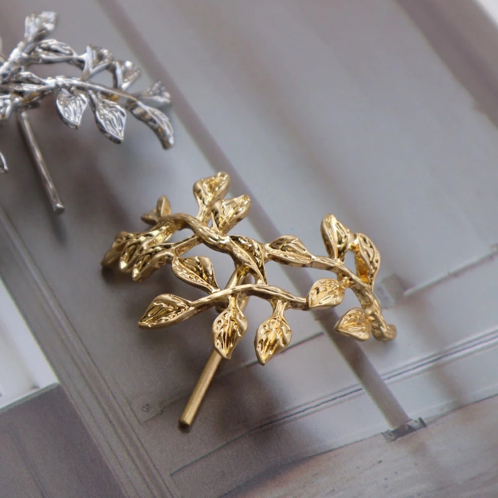 H016 leaf motif pony hook