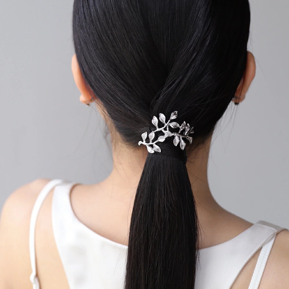 H016 leaf motif pony hook
