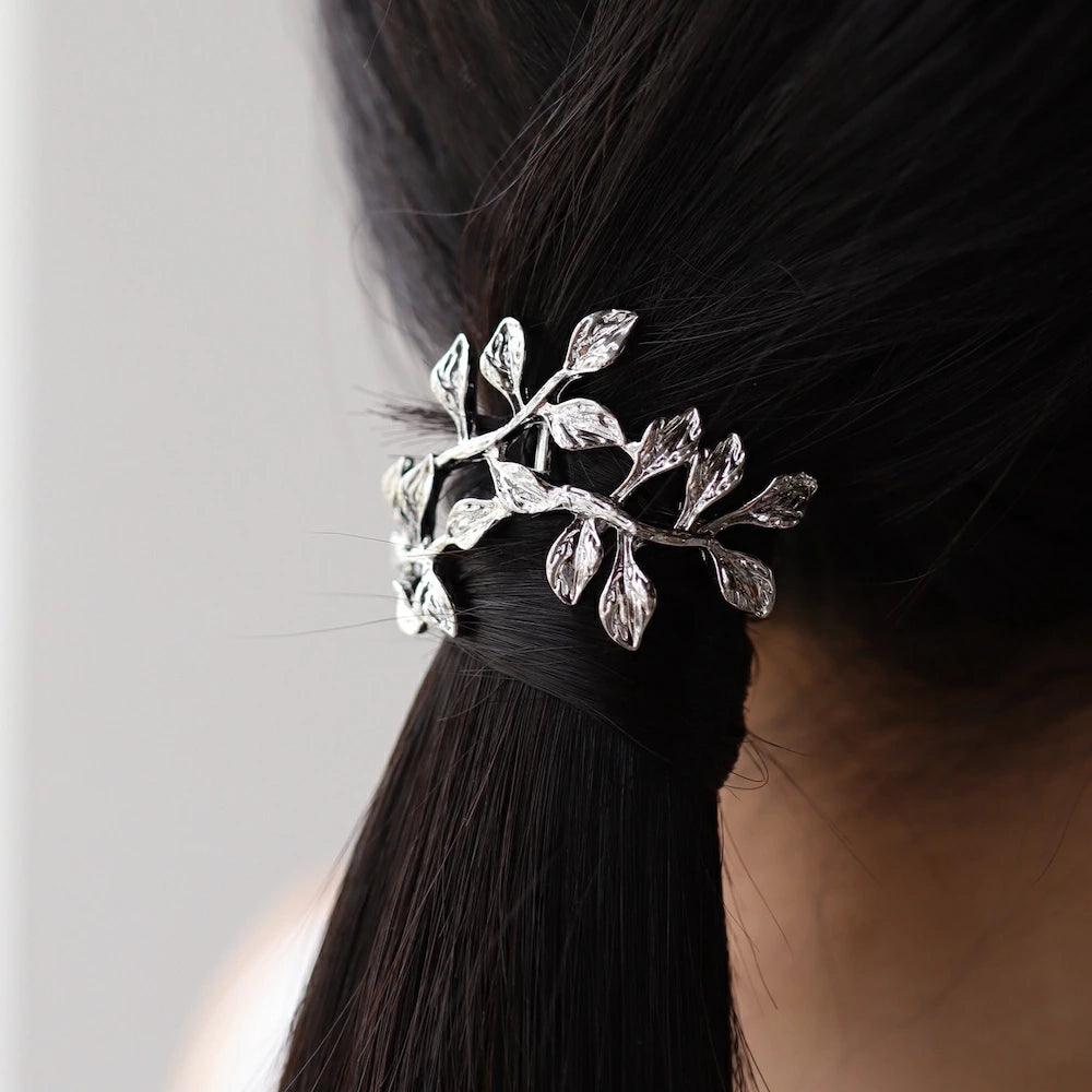 H016 leaf motif pony hook