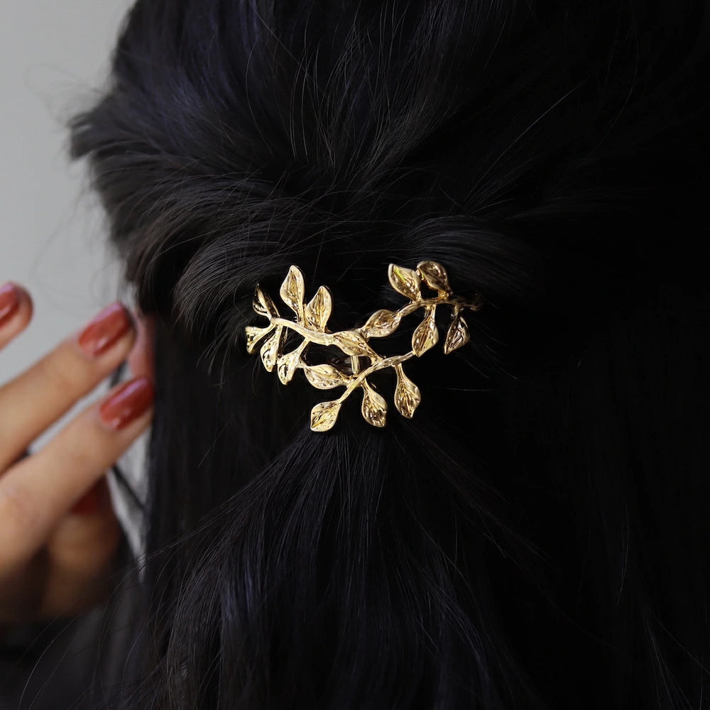 H016 leaf motif pony hook