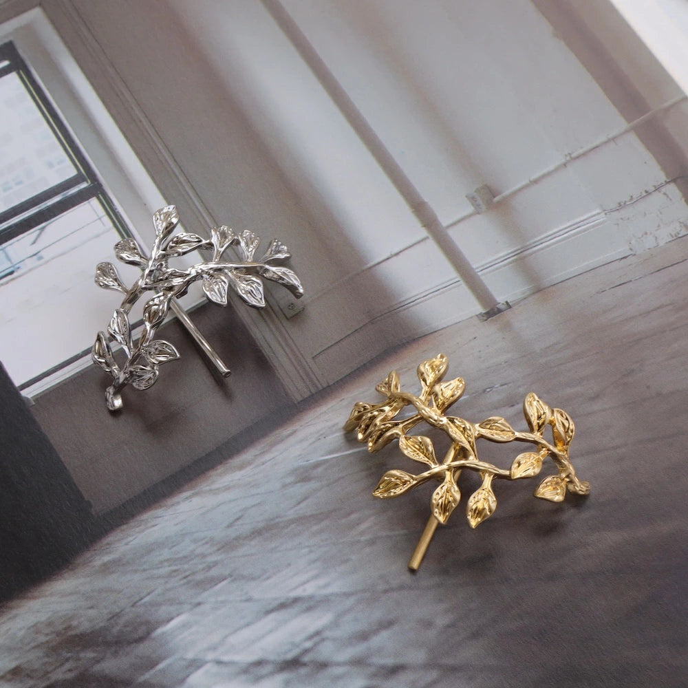 H016 leaf motif pony hook