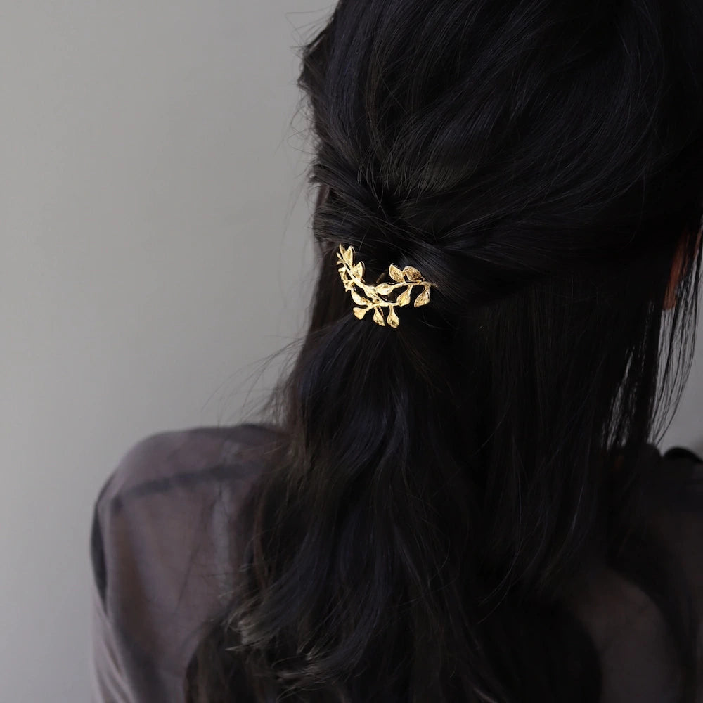H016 leaf motif pony hook