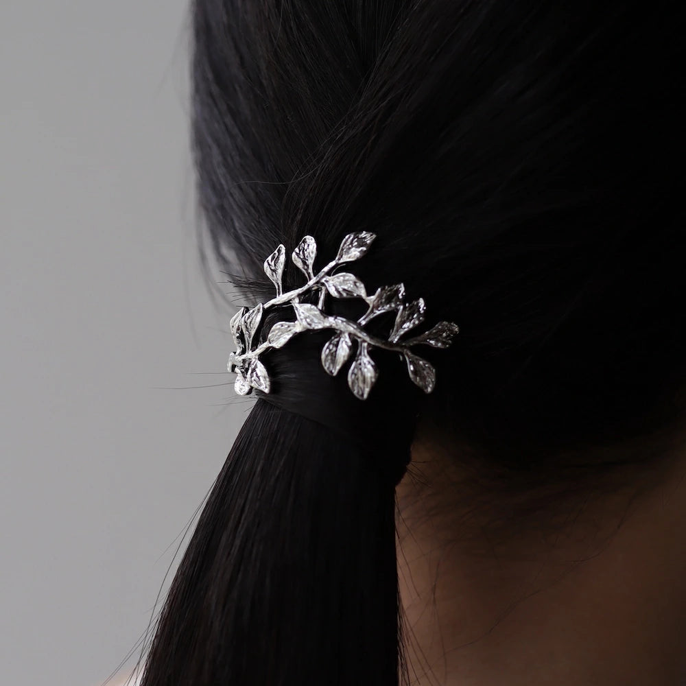 H016 leaf motif pony hook