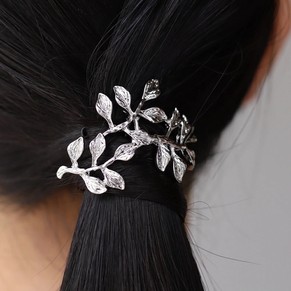 H016 leaf motif pony hook