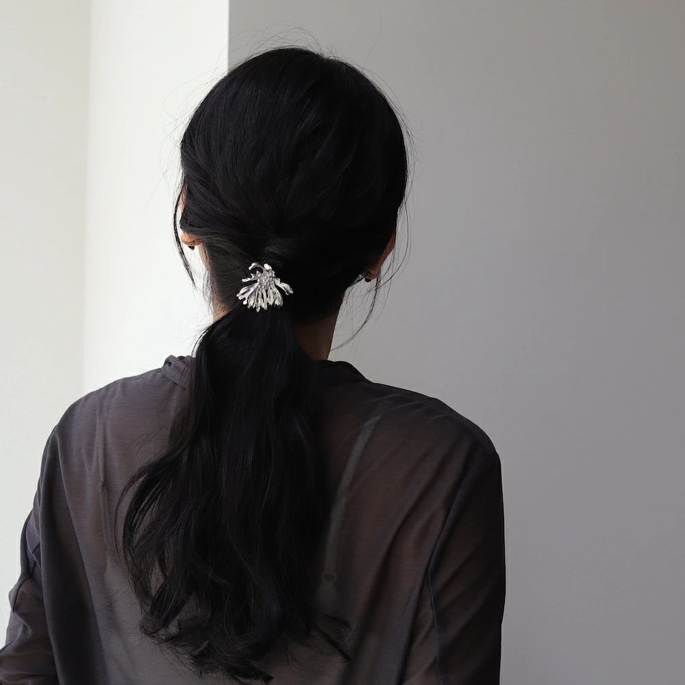 H017 simple flower motif hair tie