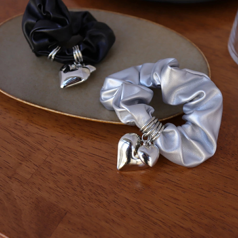 H023 metal heart scrunchie