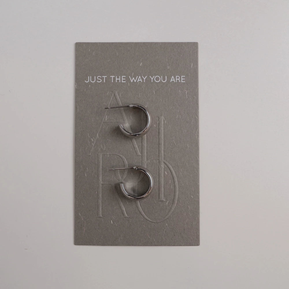 P131 simple hoop earring