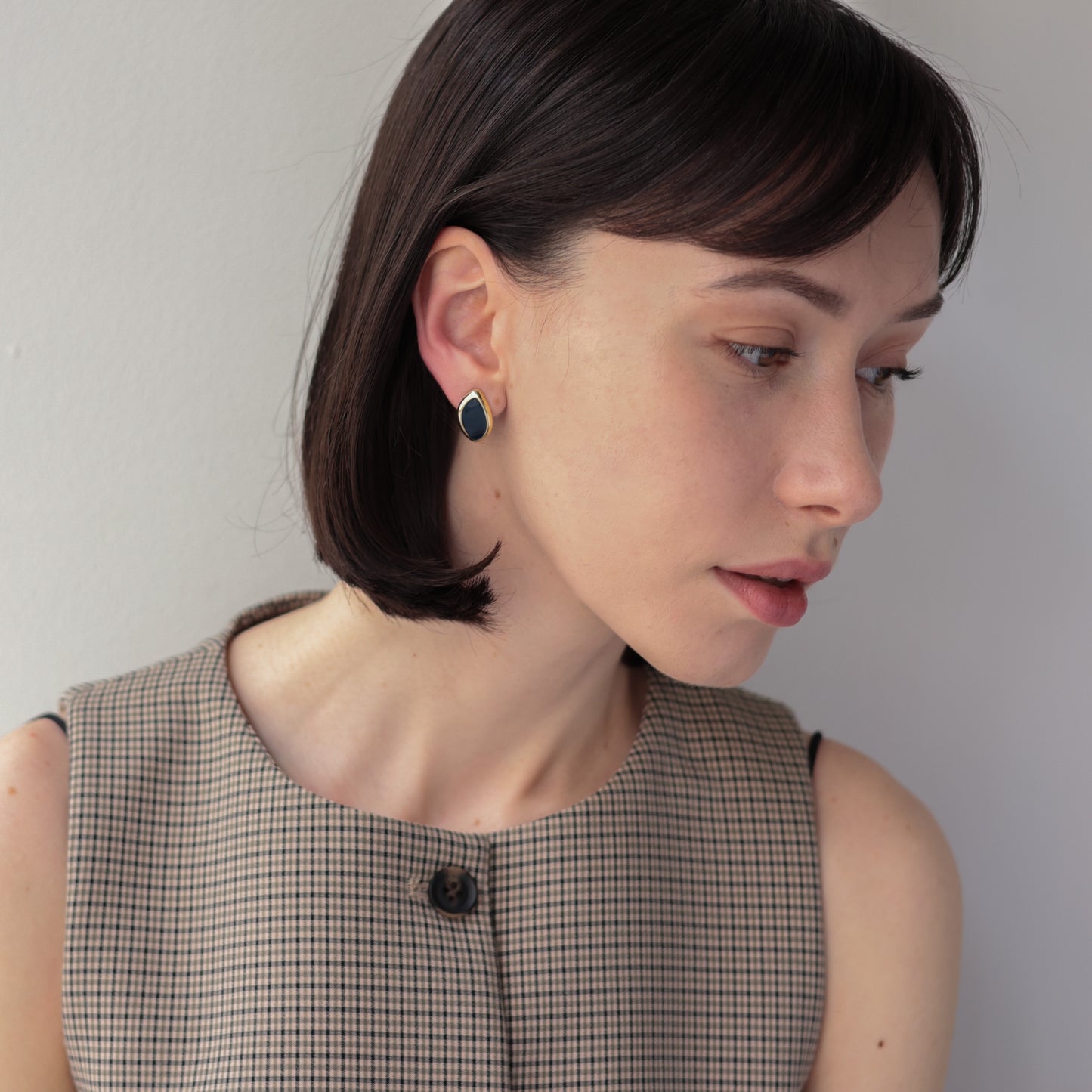 P196 almond shaped pierce