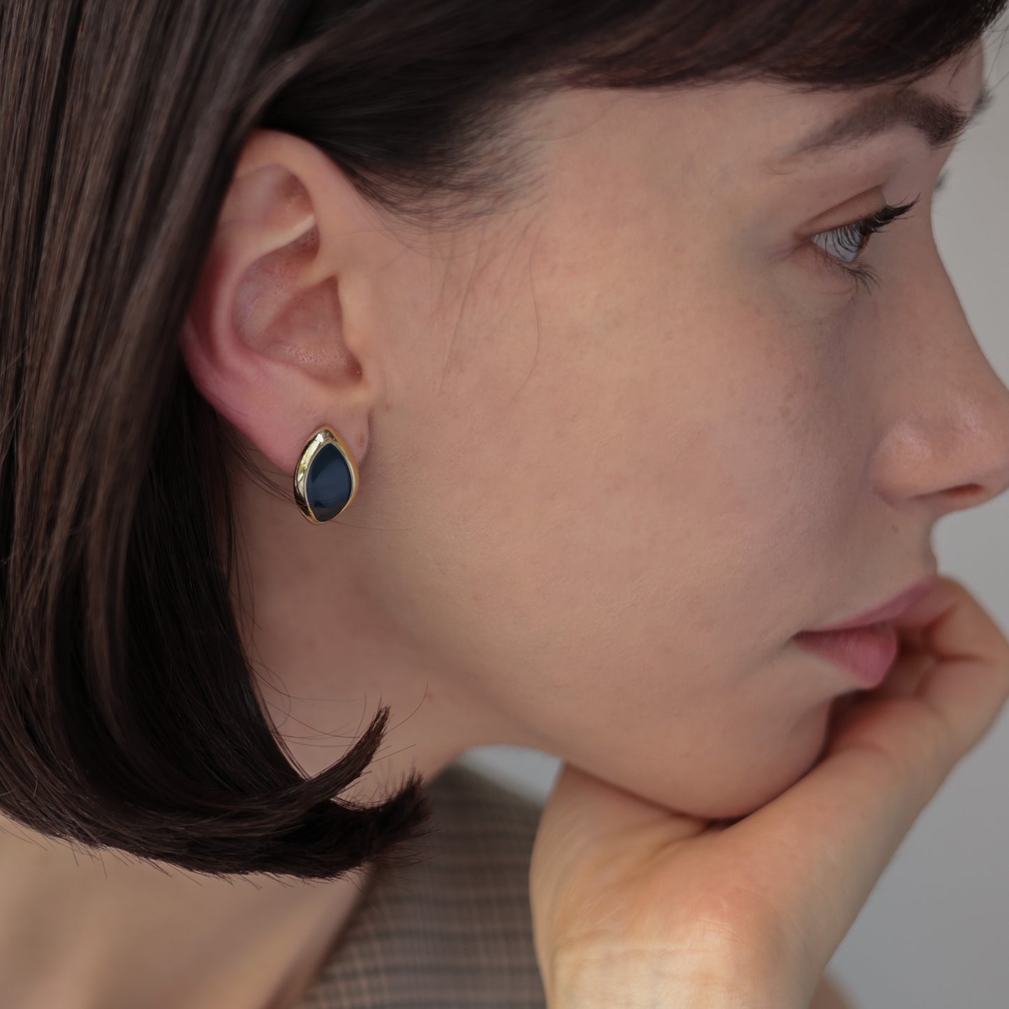 P196 almond shaped pierce