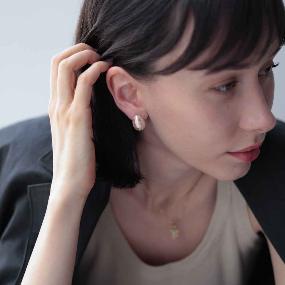 P086 oversized pearl pierce