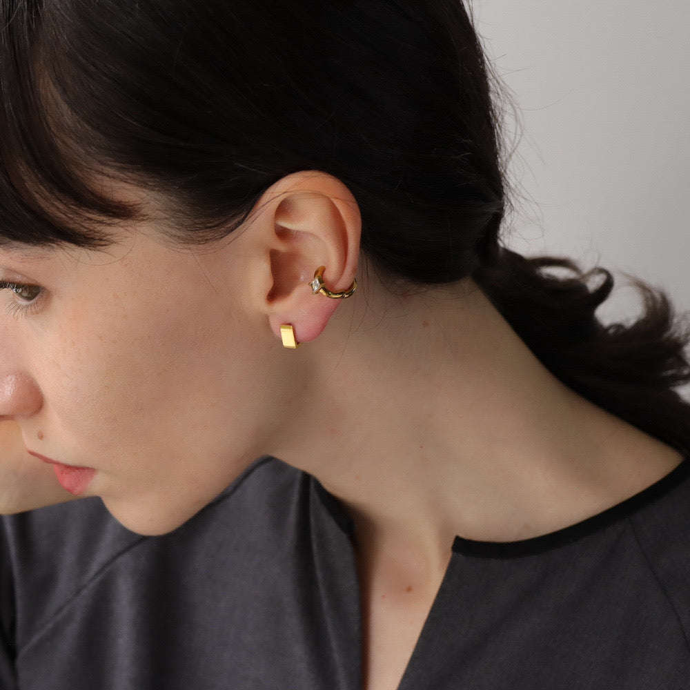 P034 stainless square hoop pierce