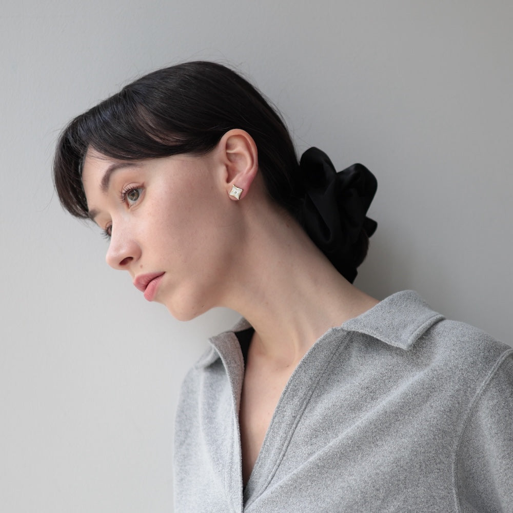 P060 2design flower shell pierce