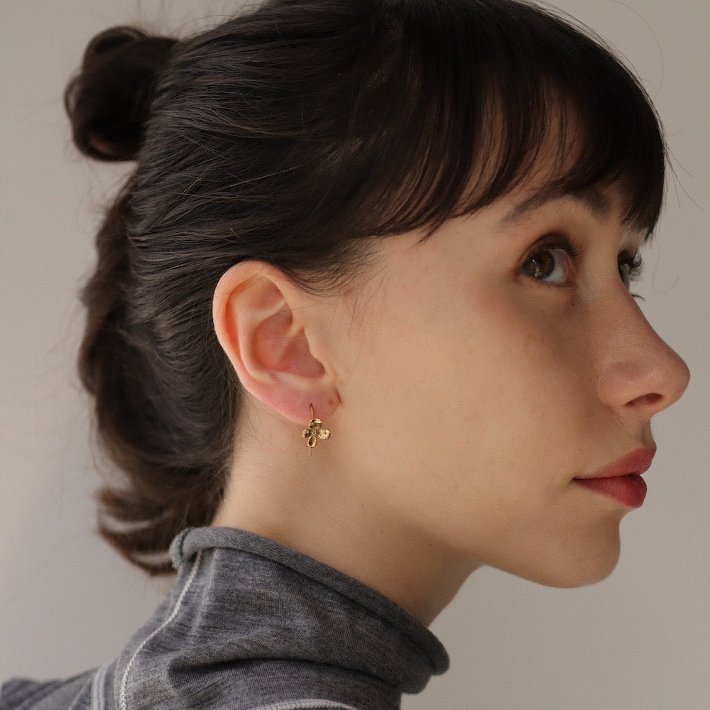 P270 stainless gold flower hook pierce