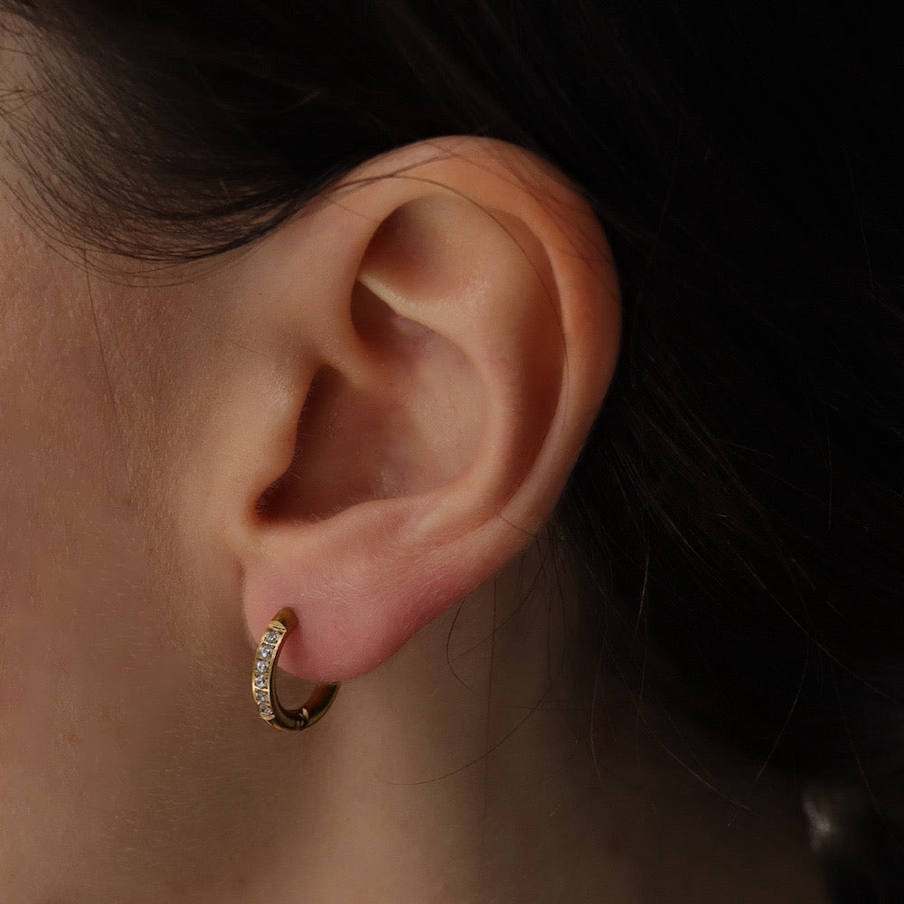P129 stainless sparkle hoop pierce