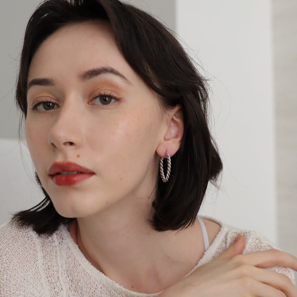 P302 stainless twist oversized hoop pierce
