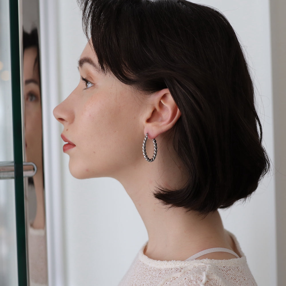 P302 stainless twist oversized hoop pierce