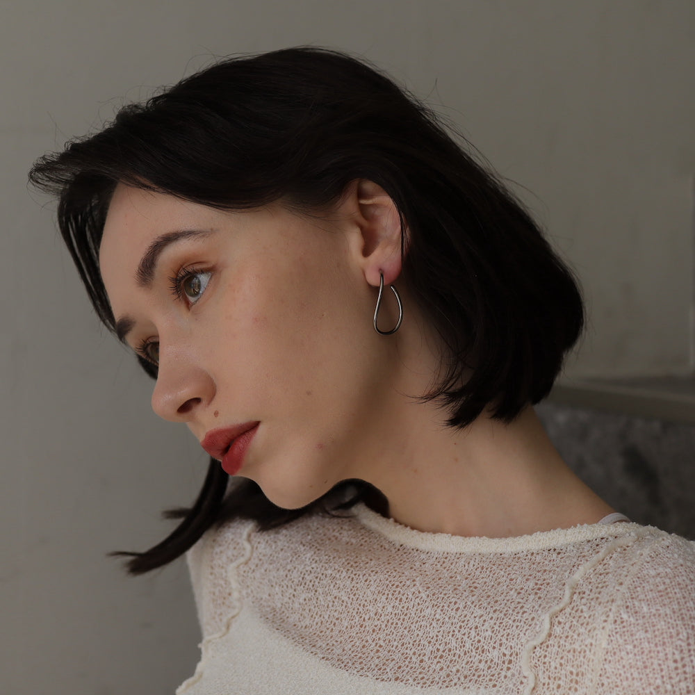 P038 stainless soft wave hoop pierce