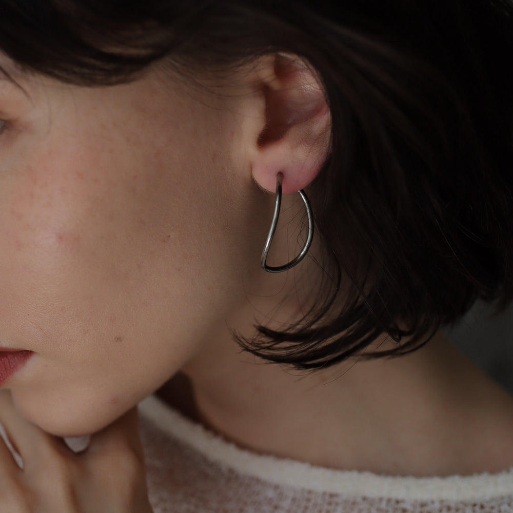 P038 stainless soft wave hoop pierce