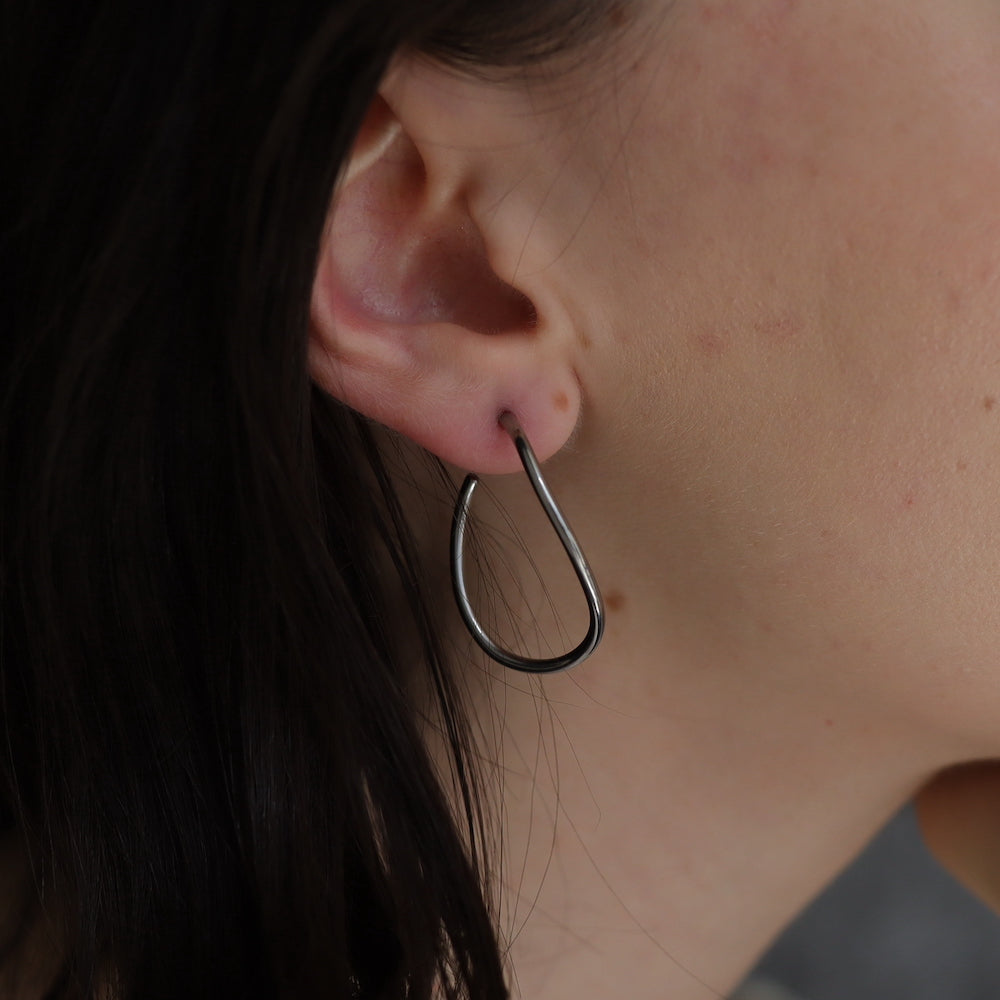P038 stainless soft wave hoop pierce