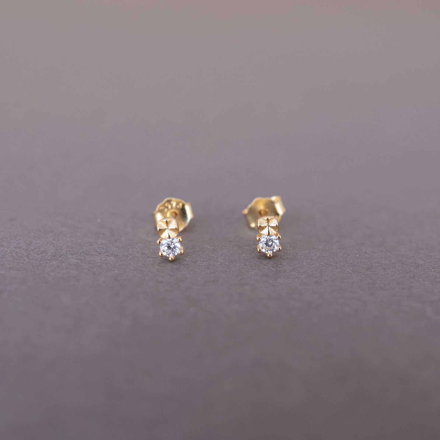 P462 silver925 Single Cubic Zirconia Stud pierce
