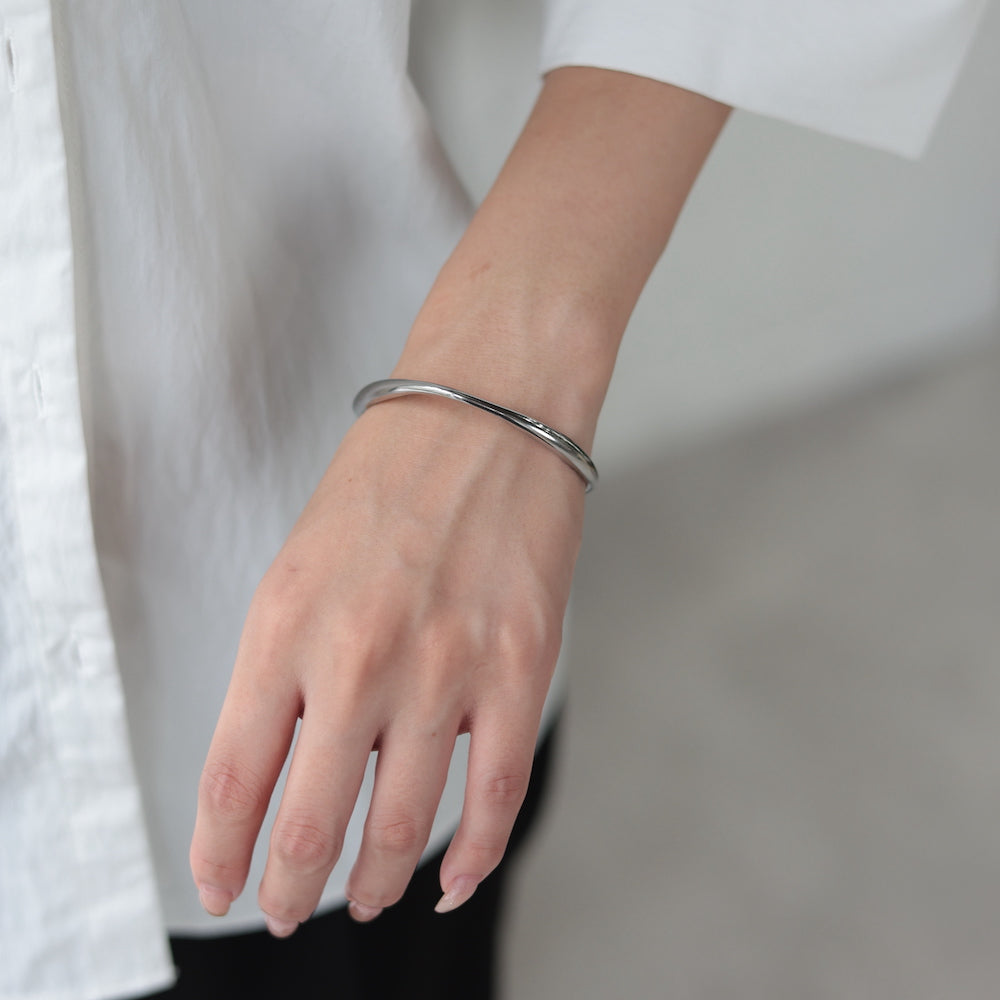 N221 stainless wave-design bangle