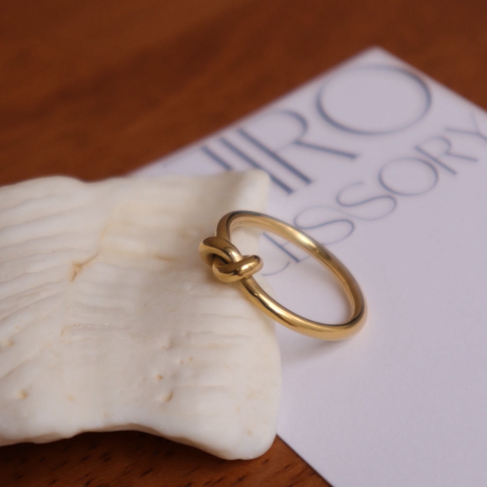R001 stainless knot ring