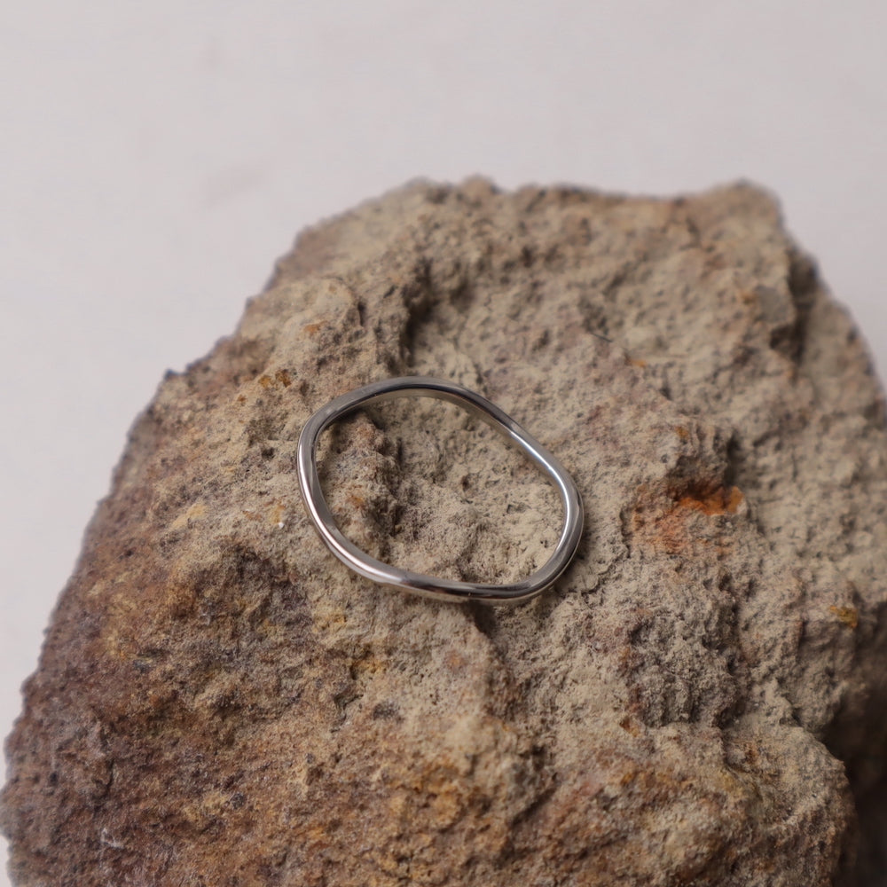 R035 stainless simple wave slim ring