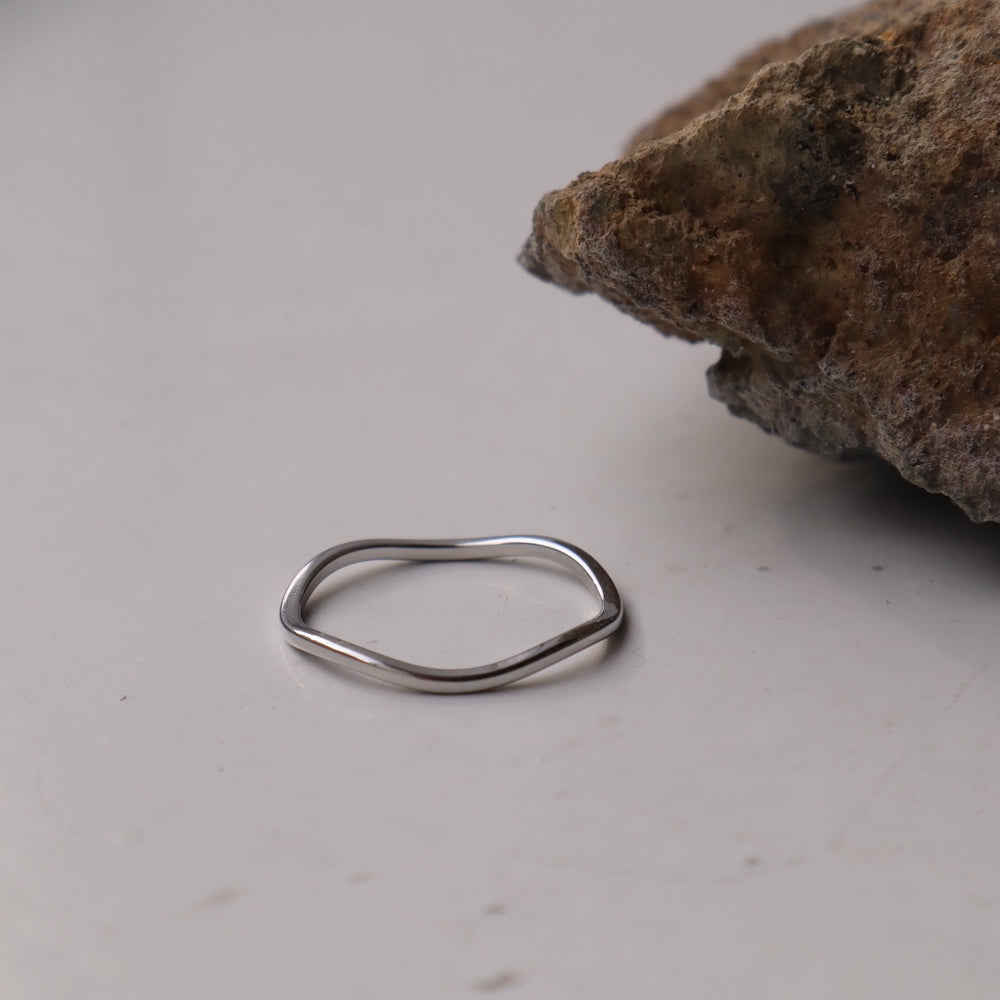 R035 stainless simple wave slim ring