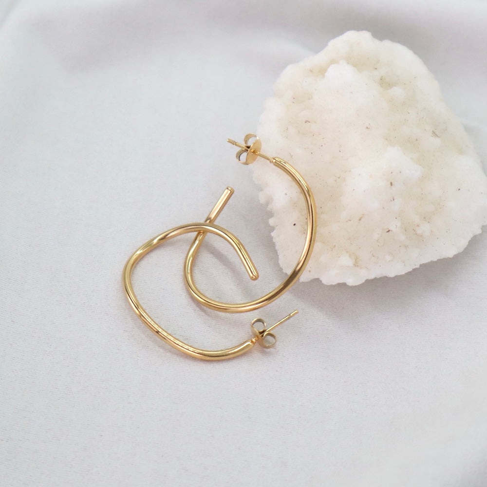 P038 stainless soft wave hoop pierce
