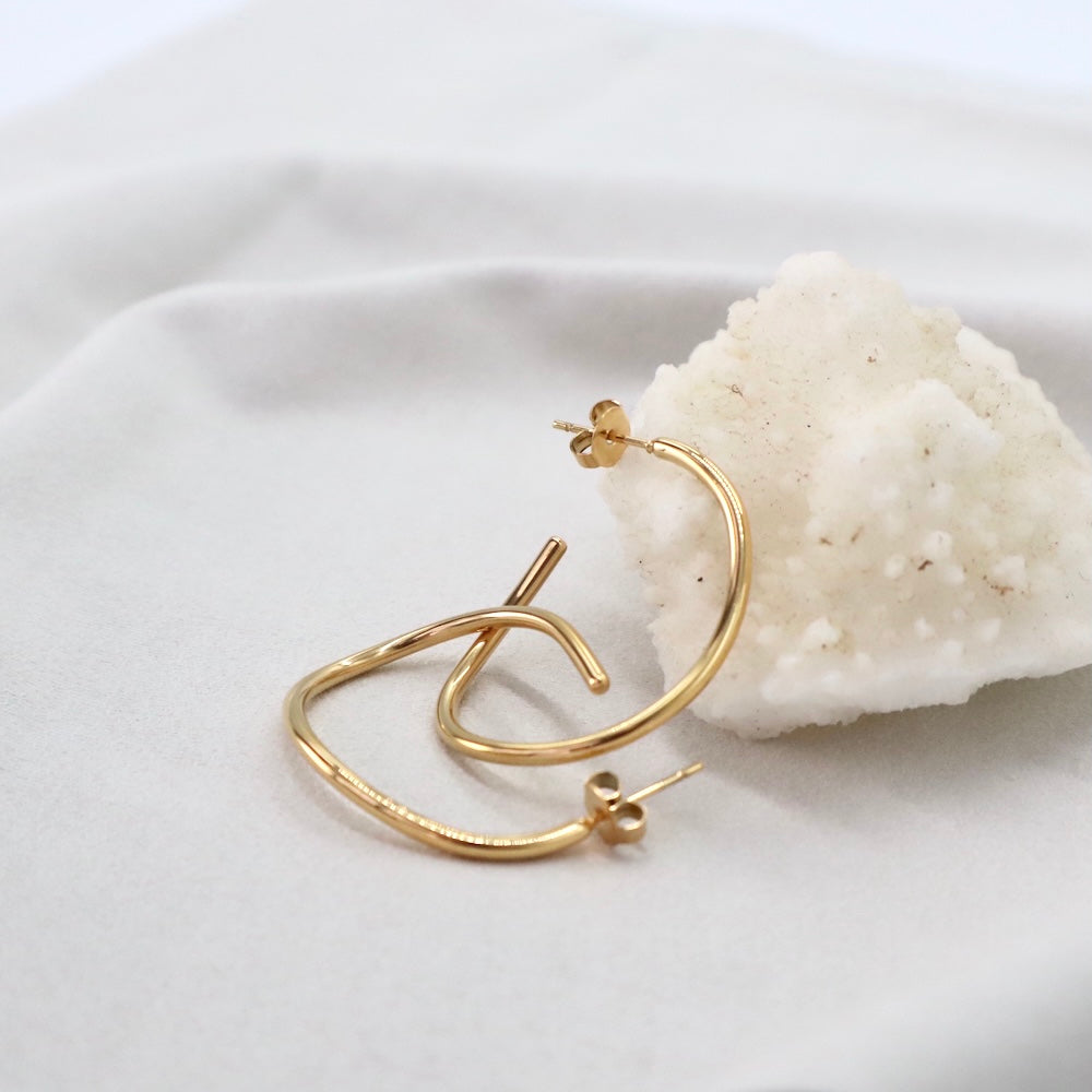 P038 stainless soft wave hoop pierce