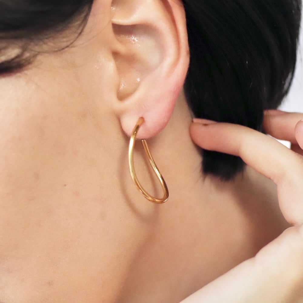 P038 stainless soft wave hoop pierce