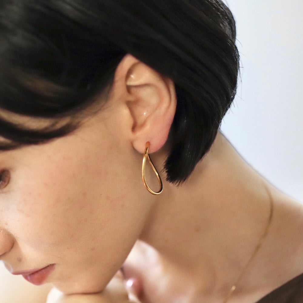 P038 stainless soft wave hoop pierce